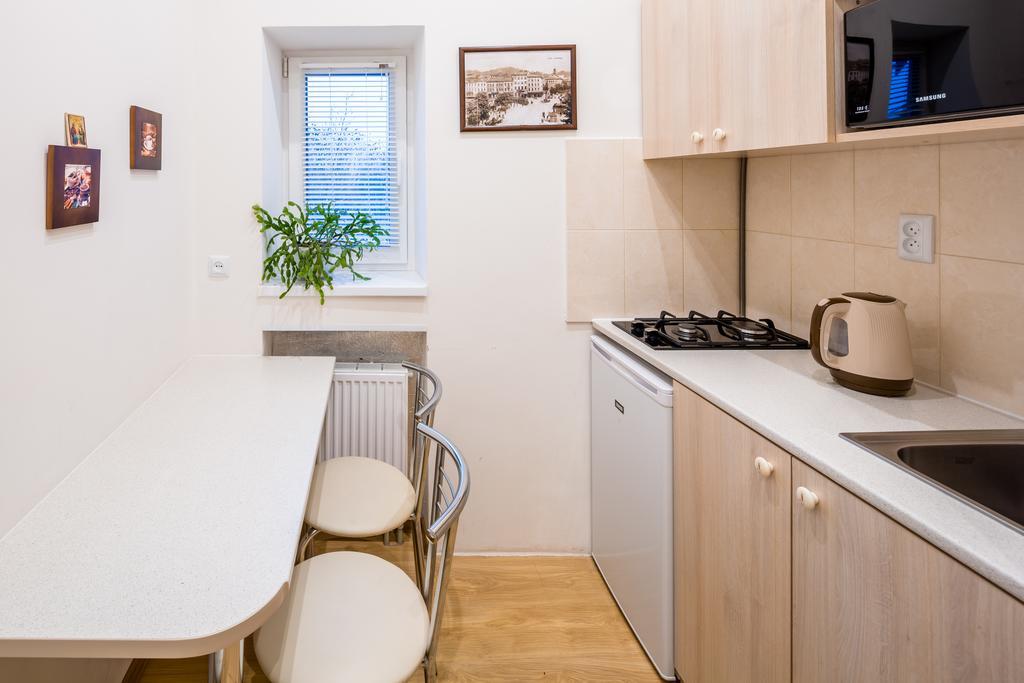 Apartment On Khmelnytskogo Street Lviv Exterior photo